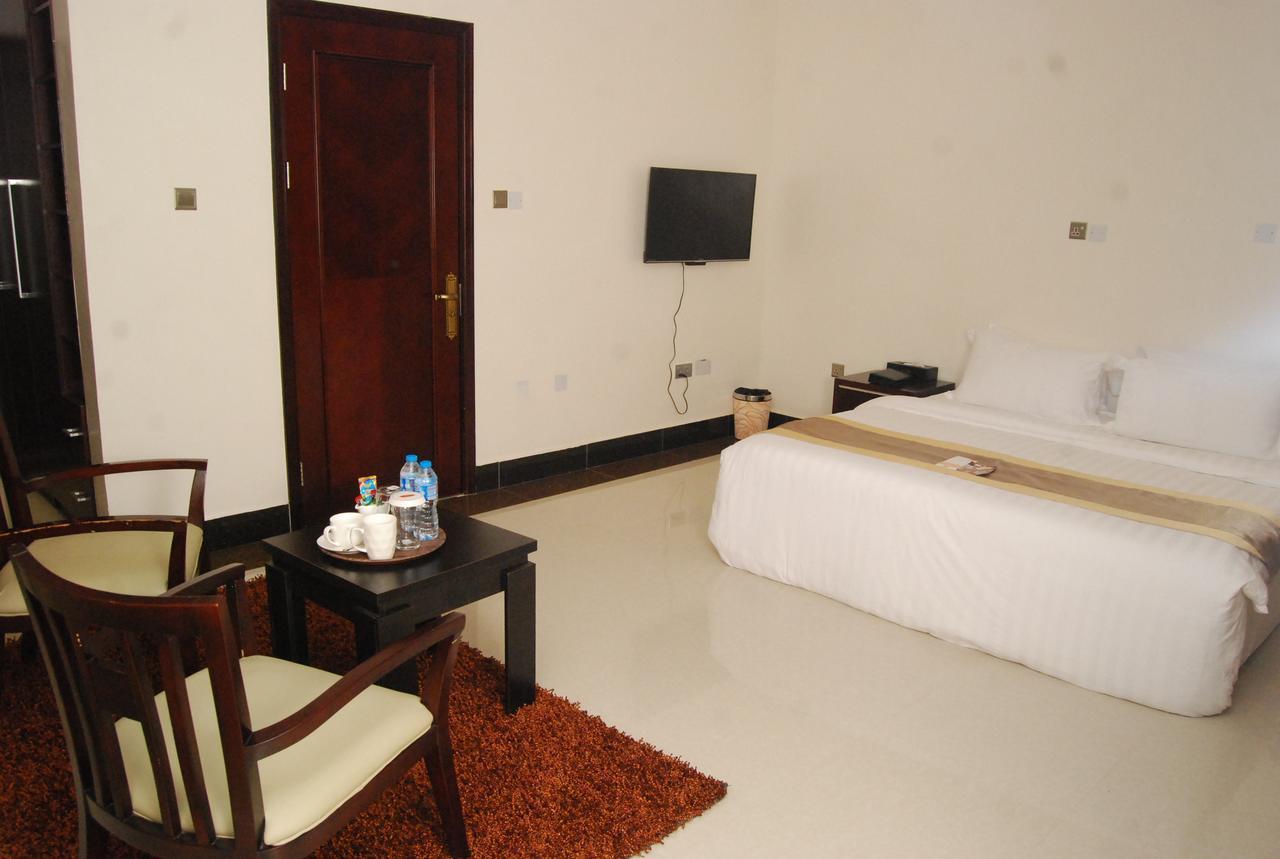 Grand Bee Apartment And Residence Lagos Exterior photo